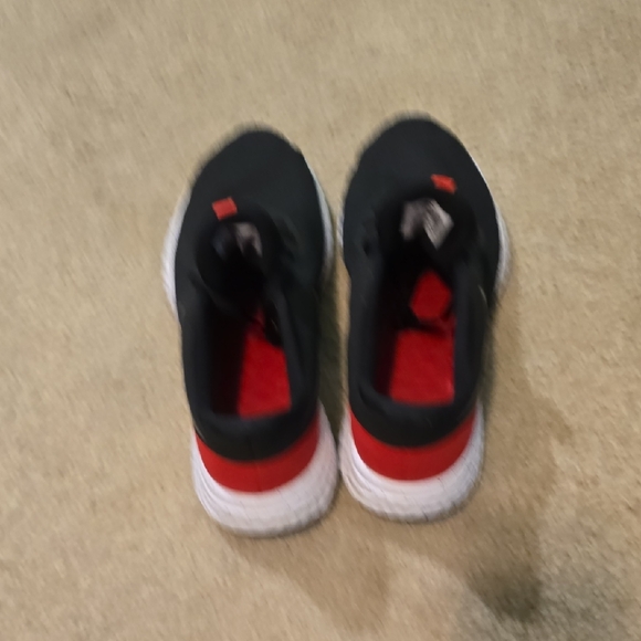 Nike Black and Red Athletic Shoes - Picture 4 of 7